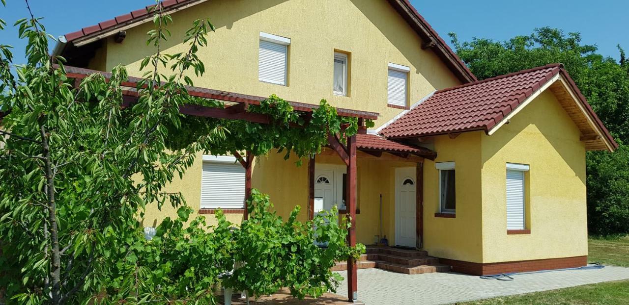 Апартаменты Pataki House Морахалом Экстерьер фото